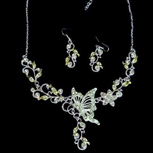 🦋💚Necklace Earrings Green Butterfly & Floral Clavicle Necklace & Earrings-NWOT